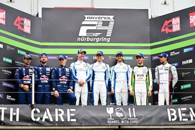 16; JUTA Racing mit 16 und Patric Niederhauser & Luca Engstler & Mirko Bortolotti (Red Bull Team ABT) mit Patric Niederhauser & Luca Engstler & Mirko Bortolotti sowie Matt Campbell & Christoph Breuer & Ayhancan Güven & Thomas Preining (Manthey) mit Matt Campbell & Christoph Breuer & Ayhancan Güven & Thomas Preining und Alexey Veremenko & Vasilii Selivanov (JUTA Racing) mit Alexey Veremenko & Vasilii Selivanov posieren auf dem Podium am Nürburgring ADAC RAVENOL 24h Nürburgring Qualifiers - 19.04.2026 NLS 5 *** 16 JUTA Racing with 16 and Patric Niederhauser Luca Engstler Mirko Bortolotti Red Bull Team ABT with Patric Niederhauser Luca Engstler Mirko Bortolotti and Matt Campbell Christoph Breuer Ayhancan Güven Thomas Preining Manthey with Matt Campbell Christoph Breuer Ayhancan Güven Thomas Preining and Alexey Veremenko Vasilii Selivanov JUTA Racing with Alexey Veremenko Vasilii Selivanov pose on the podium at the Nürburgring ADAC RAVENOL 24h Nürburgring Qualifiers 19 04 2026 NLS 5 Copyright: xSpeedshotx