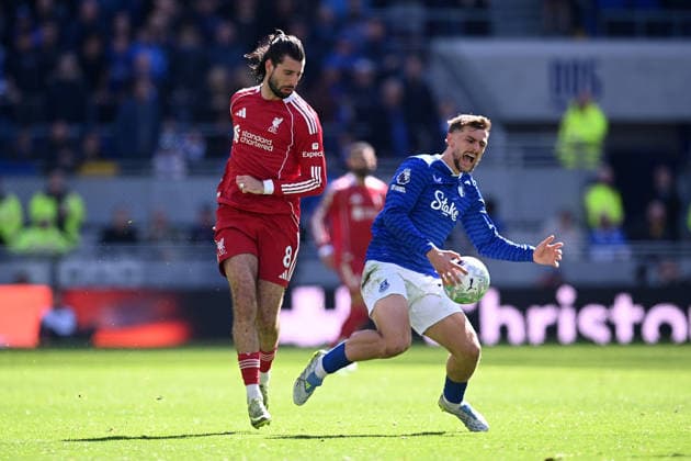 Everton v Liverpool, Premier League Kiernan Dewsbury-Hall of Everton is challenged by Dominik Szoboszlai of Liverpool the Everton v Liverpool Premier League match at the Hill Dickinson Stadium, Liverpool, England on 19 April 2026 Credit: Ben Roberts Every Second Media Editorial use only. All images are copyright Every Second Media Limited. No images may be reproduced without prior permission. All rights reserved. Premier League and Football League images are subject to licensing agreements with Football DataCo Limited. see https: www.football-dataco.com Copyright: xIMAGO EveryxSecondxMediax ESM-1928-0068 BenxRobertsx xEveryxSecondxMediax