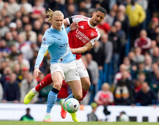 Manchester, England, 19th April 2026. William Saliba of Arsenal (l) tussles with Erling Haaland of Manchester City (r) during the Manchester City vs Arsenal Premier League match at the Etihad Stadium, Manchester. Picture credit should read: Andrew Yates Sportimage EDITORIAL USE ONLY. No use with unauthorised audio, video, data, fixture lists, club league logos or live services. Online in-match use limited to 120 images, no video emulation. No use in betting, games or single club league player publications. SPI_034_AY_Man_City_Arsenal SPI-4704-0034