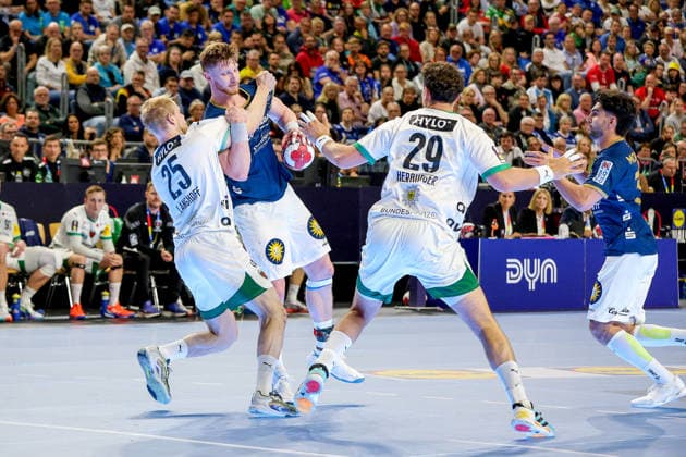 19 04 2026, xsscx, Handball, DHB Pokal Lidl Final4, Final, Füchse Berlin Bergischer HC, Season 2025 2026 Men, Lanxess Arena, Cologne Matthes Langhoff Füchse Berlin 25 in duel against Johannes Wasielewski Bergischer HC 77 Photo xSandraxScherningxPressefotoKochx North Rhine-Westphalia Germany