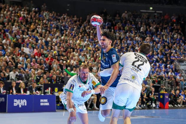 19 04 2026, xsscx, Handball, DHB Pokal Lidl Final4, Final, Füchse Berlin Bergischer HC, Season 2025 2026 Men, Lanxess Arena, Cologne Eloy Morante Maldonado Bergischer HC 33 in duel against Nejc Cehte Füchse Berlin 22 Photo xSandraxScherningxPressefotoKochx North Rhine-Westphalia Germany