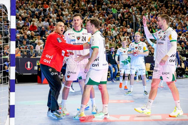 19 04 2026, xsscx, Handball, DHB Pokal Lidl Final4, Final, Füchse Berlin Bergischer HC, Season 2025 2026 Men, Lanxess Arena, Cologne Dejan Milosavljev Füchse Berlin 96 , Lauro Pichiri Füchse Berlin 24 and Hakun West av Teigum Füchse Berlin 34 cheering after a prevented goal Photo xSandraxScherningxPressefotoKochx Nordrhein Westfalen Germany
