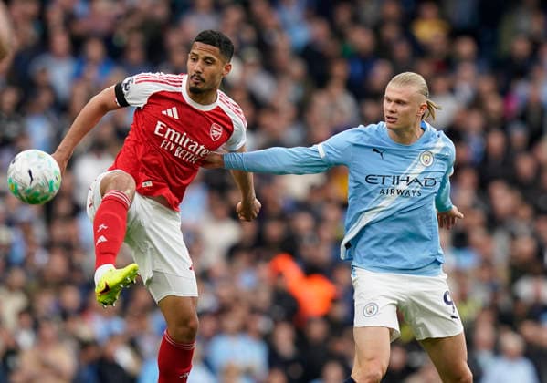 Manchester, England, 19th April 2026. William Saliba of Arsenal and Erling Haaland of Manchester City during the Manchester City vs Arsenal Premier League match at the Etihad Stadium, Manchester. Picture credit should read: Andrew Yates Sportimage EDITORIAL USE ONLY. No use with unauthorised audio, video, data, fixture lists, club league logos or live services. Online in-match use limited to 120 images, no video emulation. No use in betting, games or single club league player publications. SPI_042_AY_Man_City_Arsenal SPI-4704-0041