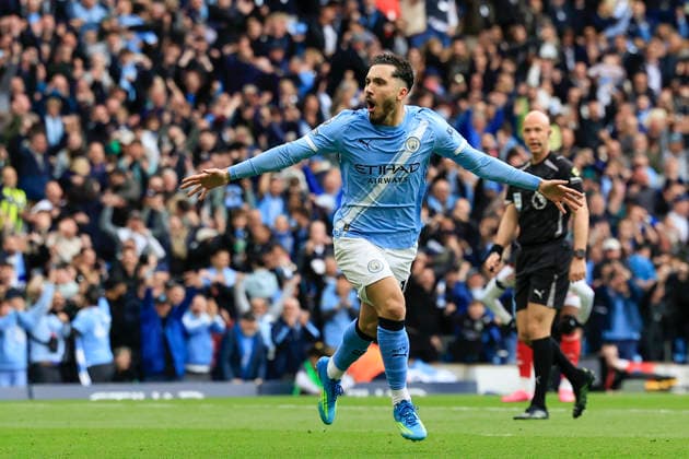 Manchester City v Arsenal, Premier League Rayan Cherki (10) of Manchester City celebrates scoring to make it 1-0 during the Premier League match between Manchester City and Arsenal at the Etihad Stadium, Manchester, UK on 19 April 2026. Manchester Etihad Stadium Manchester UK Editorial use only DataCo restrictions apply See www.football-dataco.com , Copyright: xConorxMolloyx PSI-24102-0035