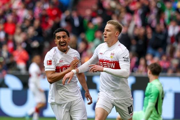 Torjubel von Tiago Tomas 8 (VfB Stuttgart), Chris Fuehrlich 10 (VfB Stuttgart) zum 0:1, FC Bayern Muenchen vs. VfB Stuttgart, Fussball, 1. Bundesliga, 30. Spieltag, 19.04.2026 DFL DFB regulations prohibit any use of photographs as image sequences and or quasi-video Muenchen Bayern Deutschland *** Goal celebration by Tiago Tomas 8 VfB Stuttgart , Chris Fuehrlich 10 VfB Stuttgart to 0 1, FC Bayern Muenchen vs VfB Stuttgart, Football, 1 Bundesliga, 30 Matchday, 19 04 2026 DFL DFB regulations prohibit any use of photographs as image sequences and or quasi video Muenchen Bayern Germany Copyright: xkolbert-press ChristianxKolbertx