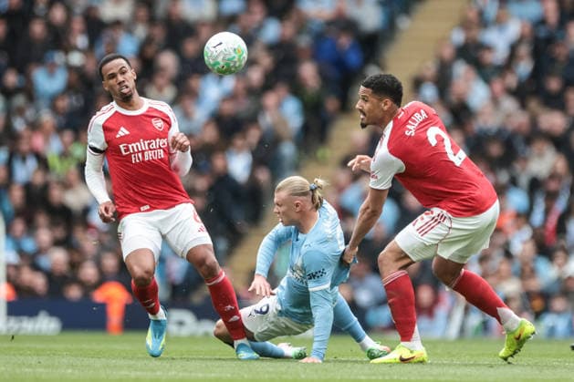 Premier League: Manchester City v Arsenal Gabriel and William Saliba of Arsenal battle for the ball with Erling Haaland of Manchester City during the Premier League match Manchester City vs Arsenal at Etihad Stadium, Manchester, United Kingdom on 19 April 2026 (Photo by Mark Cosgrove News Images) Manchester Etihad Stadium Greater Manchester United, ManU Kingdom Copyright: xMarkxCosgrove NewsxImagesx