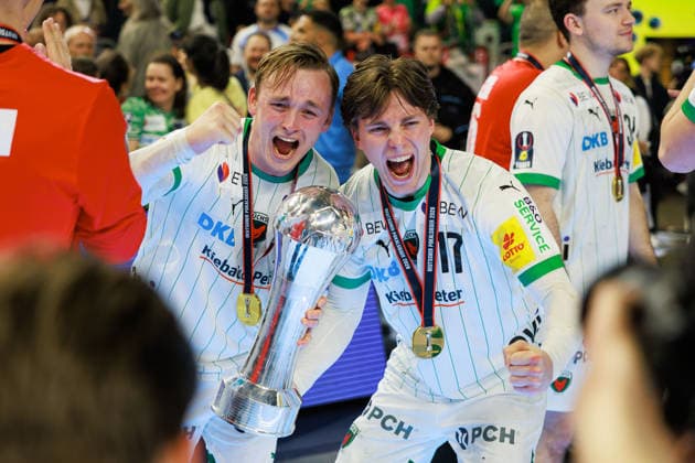 Award ceremony, winner photo Fuechse Berlin, cup, jubilation, joy, passion, success, emotion, enthusiasm, positive emotions , Tobias GROENDAHL Fuechse Berlin, 15 , Nils LICHTLEIN Fuechse Berlin, 17 GER, Fuechse Berlin vs Bergischer HC, Handball, DHB Pokal, LIDL Final4, Final, Season 2025 2026, 19 04 2026, GER, Fuechse Berlin vs Bergischer HC, Handball, DHB Pokal, LIDL Final4, Final, Season 2025 2026, 19 04 2026, Cologne Copyright: xEibnerxPressefoto OliverxSchmidtx EP_OST