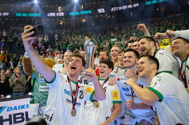 Final cheer Team Füchse Berlin , Lukas HERBURGER B takes a selfie with his team and cup final Füchse Berlin B Bergischer HC BHC , on 19 04 2026 Handball DHB Pokal Final4 2026, from 18 04 19 04 2026 in Cologne Germany Â