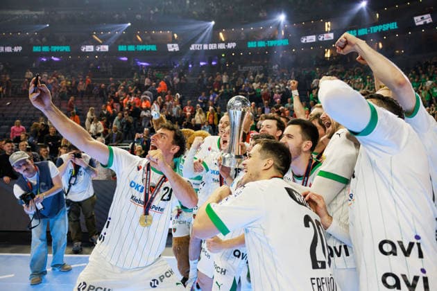 Award ceremony, winner photo Fuechse Berlin, cup, jubilation, joy, passion, success, emotion, enthusiasm, positive emotions, winner selfie GER, Fuechse Berlin vs Bergischer HC, handball, DHB Cup, LIDL Final4, final, season 2025 2026, 19 04 2026, GER, Fuechse Berlin vs Bergischer HC, handball, DHB Cup, LIDL Final4, final, season 2025 2026, 19 04 2026, Cologne Copyright: xEibnerxPressefoto OliverxSchmidtx EP_OST