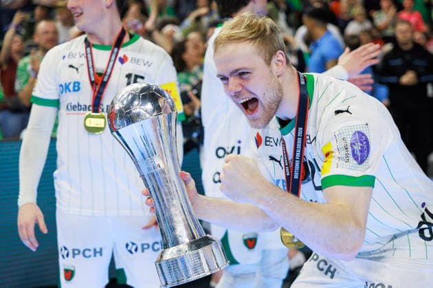 Matthes LANGHOFF Fuechse Berlin, 25 award ceremony, winner photo Fuechse Berlin, cup, jubilation, joy, passion, success, emotion, enthusiasm, positive emotions GER, Fuechse Berlin vs Bergischer HC, handball, DHB Pokal, LIDL Final4, final, season 2025 2026, 19 04 2026, GER, Fuechse Berlin vs Bergischer HC, handball, DHB Pokal, LIDL Final4, final, season 2025 2026, 19 04 2026, Cologne Copyright: xEibnerxPressefoto OliverxSchmidtx EP_OST