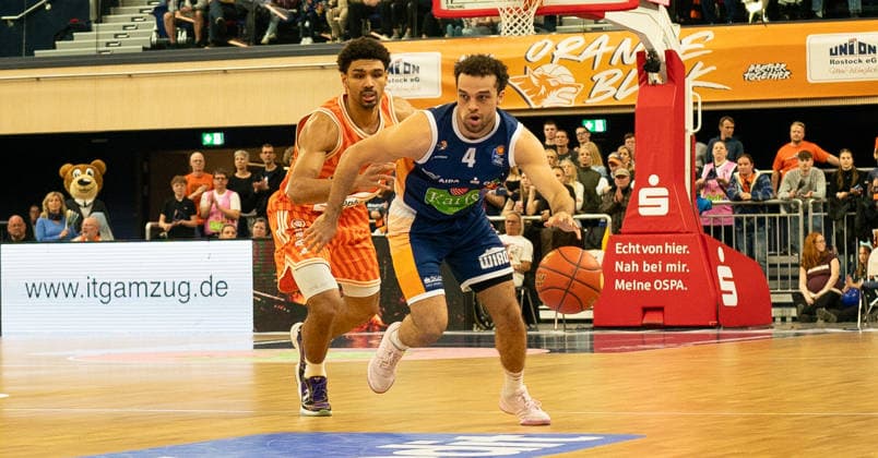 19 4 2026, Basketball, Men, easy credit BBL, easy credit Bundesliga, BBL, Bundesliga, 13 Matchday, Rostock Seawolves ratiopharm Ulm Elias Baguette Rostock Seawolves, re against Joel Soreano ratiopharm Ulm, li Rostock Stadthalle Mecklenburg Vorpommern Germany