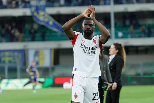 April 19, 2026, Verona, ITALY: AC MilanÃ¬s Fikayo Tomori celebrates the victory at the end of the Italian Serie A soccer match Hellas Verona Fc vs AC Milan at Marcantonio Bentegodi Stadium in Verona, Italia, 19 April 2026. .ANSA EMANUELE PENNACCHIO. Serie A - Hellas Verona Fc Vs AC Milan  - ZUMAa110 20260419_zaf_a110_022 Copyright: xEmanuelexPennacchiox