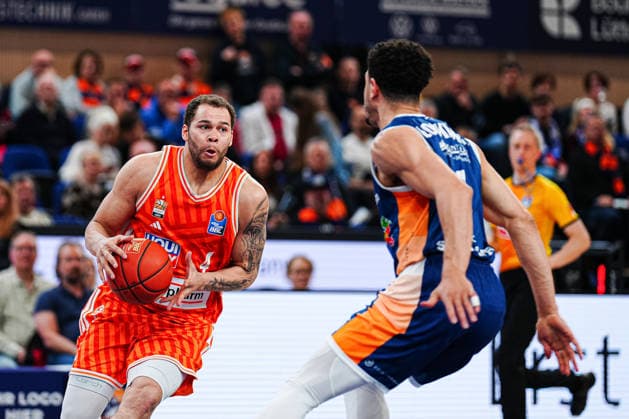 Christopher Ledlum Ratiopahrm Ulm, 04 , Dominic Lockhart Rostock Seawolves, 02 GER, Rostock Seawolves vs Ratiopharm Ulm, Basketball, Bundesliga, Matchday 30, Season 2025 2026, 19 04 2026 GER, Rostock Seawolves vs Ratiopharm Ulm, Basketball, Bundesliga, Matchday 30, Season 2025 2026, 19 04 2026 Rostock Copyright: xEibner-Pressefoto MarcelxvonxFehrnx EP_MFN