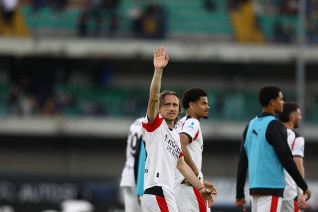 April 19, 2026, Verona, Veneto, Italy: LUKA MODRIC of AC MILAN celebrates winning 1:0 Matchday 33 of 38 of the Serie A 2025 26 between HELLAS VERONA and AC MILAN at the Bentegodi Stadium in Verona, Italy. AC MILAN won 1:0. Soccer 2026: Hellas Verona 0:1 AC Milan  - ZUMAc179 20260419_zep_c179_014 Copyright: xMickaelxChavetx