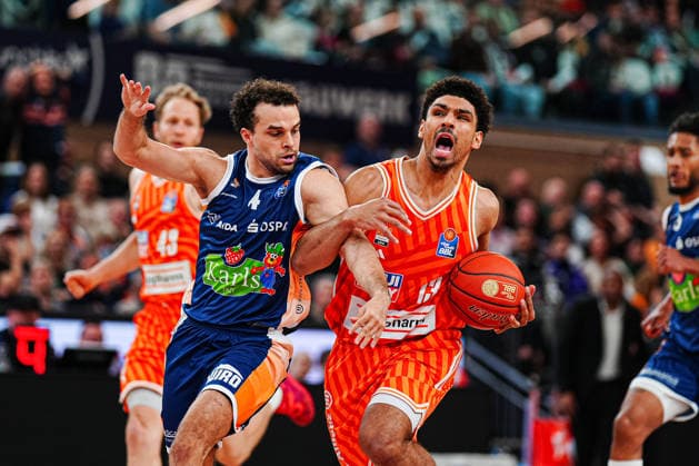 Elias Baggette Rostock Seawolves, 04 , Mark Smith Ratiopahrm Ulm, 13 GER, Rostock Seawolves vs Ratiopharm Ulm, Basketball, Bundesliga, Matchday 30, Season 2025 2026, 19 04 2026 GER, Rostock Seawolves vs Ratiopharm Ulm, Basketball, Bundesliga, Matchday 30, Season 2025 2026, 19 04 2026 Rostock Copyright: xEibner-Pressefoto MarcelxvonxFehrnx EP_MFN