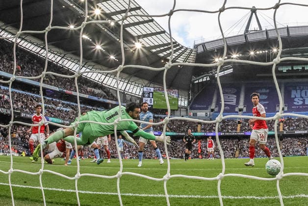 Premier League: Manchester City v Arsenal Rayan Cherki of Manchester City scores to make it 1-0 during the Premier League match Manchester City vs Arsenal at Etihad Stadium, Manchester, United Kingdom on 19 April 2026 (Photo by Mark Cosgrove News Images) Manchester Etihad Stadium Greater Manchester United, ManU Kingdom Copyright: xMarkxCosgrove NewsxImagesx