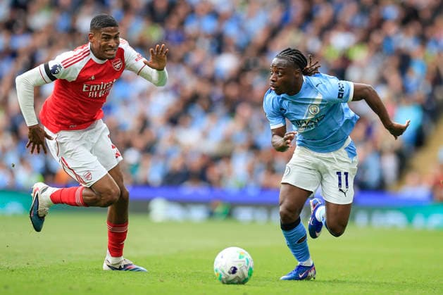 Manchester City v Arsenal, Premier League Jeremy Doku (11) of Manchester City runs past Christhian Mosquera (3) of Arsenal during the Premier League match between Manchester City and Arsenal at the Etihad Stadium, Manchester, UK on 19 April 2026. Manchester Etihad Stadium Manchester UK Editorial use only DataCo restrictions apply See www.football-dataco.com , Copyright: xConorxMolloyx PSI-24102-0046