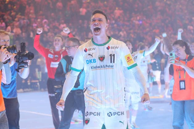 19 04 2026, xgox, Handball, DHB Pokal Final, TBV Lemgo Lippe Füchse Berlin v l Lasse Andersson Berlin, 11 cheering about the victory, cheering after the end of the match Cologne