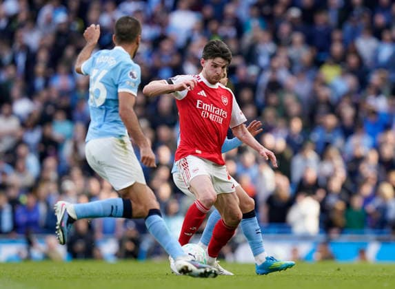 Manchester, England, 19th April 2026. Declan Rice of Arsenal in action during the Manchester City vs Arsenal Premier League match at the Etihad Stadium, Manchester. Picture credit should read: Andrew Yates Sportimage EDITORIAL USE ONLY. No use with unauthorised audio, video, data, fixture lists, club league logos or live services. Online in-match use limited to 120 images, no video emulation. No use in betting, games or single club league player publications. SPI_074_AY_Man_City_Arsenal SPI-4704-0073