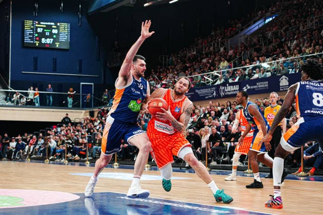 Owen Klassen Rostock Seawolves, 29 , Christopher Ledlum Ratiopahrm Ulm, 04 GER, Rostock Seawolves vs Ratiopharm Ulm, Basketball, Bundesliga, Matchday 30, Season 2025 2026, 19 04 2026 GER, Rostock Seawolves vs Ratiopharm Ulm, Basketball, Bundesliga, Matchday 30, Season 2025 2026, 19 04 2026 Rostock Copyright: xEibner-Pressefoto MarcelxvonxFehrnx EP_MFN