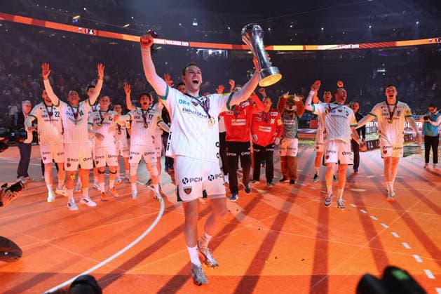 19 04 2026, xgox, Handball, DHB Pokal Final, TBV Lemgo Lippe Füchse Berlin v l Mathias Gidsel Berlin, 19 Cheering about the victory, cheering after the end of the game Cologne