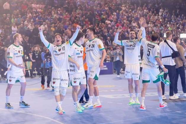 19 04 2026, xgox, Handball, DHB Pokal Final, TBV Lemgo Lippe Füchse Berlin v l Berlin Cheering about the victory, cheering after the end of the game Cologne