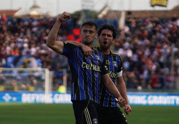 Celebrities Pisa s Simone Canestrelli make a score goal 1-0...During the Serie A soccer match between Pisa and Genoa at the Cetilar Arena Romeo Anconetani Stadium in Pisa; Center West Italy; Sunday April 19 2026 ; Soccer  Copyright: xAlessandroxLaxRoccax xLaPressex