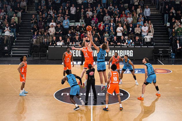 Basketball I Men I Bundesliga I Season 2025 2026 I Matchday 30 I Veolia Towers Hamburg RASTA Vechta I 19 04 2026 Tip-off for the match Copyright: xLobeca Björn-OlexKehmx