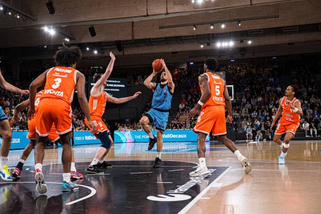 Basketball I Mens I Bundesliga I Season 2025 2026 I Matchday 30 I Veolia Towers Hamburg RASTA Vechta I 19 04 2026 Devon Daniels 21, Veolia Towers Hamburg goes for the shot Copyright: xLobeca Björn-OlexKehmx