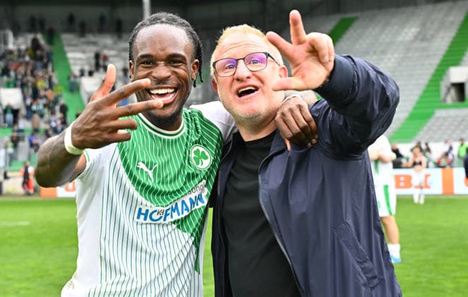 19 04 2026 Soccer Season 2025 2026 2 Soccer Bundesliga 30 Matchday SpVgg Greuther Fürth Kleeblatt SV Darmstadt 98 Lilien Sportfoto Zink xwoxzix DFL regulations prohibit any use of photographs as image sequences and or quasi video only for editorial use Noel Futkeu 9, SpVgg Greuther Fürth DREI PUNKTE DREI TORE Jubel Freude nach Spielende mit Heiko Vogel Trainer SpVgg Greuther Fürth