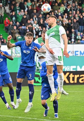 19 04 2026 Soccer Season 2025 2026 2 Soccer Bundesliga 30 Matchday SpVgg Greuther Fürth Kleeblatt SV Darmstadt 98 Lilien Sportfoto Zink MeZi xmexzix DFL regulations prohibit any use of photographs as image sequences and or quasi video only for editorial use Matej Maglica 5, SV Darmstadt 98 D98 SV98 Felix Higl 18, SpVgg Greuther Fürth, rechts