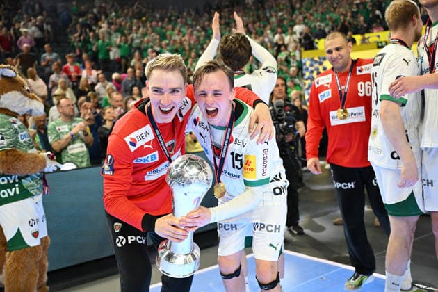 GER, Lanxess Arena Koeln, HBL, LIDL FINAL4, Men, Final, Fuechse Berlin vs bergischer HC 19 04 2026, Lanxess Arena , Koeln , GER, Lanxess Arena Koeln, HBL, LIDL FINAL4, Men, Final, Fuechse Berlin vs bergischer HC, in the picture the Fuechse Berlin are German Cup winners 2026 and stand on the podium and cheer the title with the cup in front of the spectators nordphotoxGmbHx xMeuter nph00351