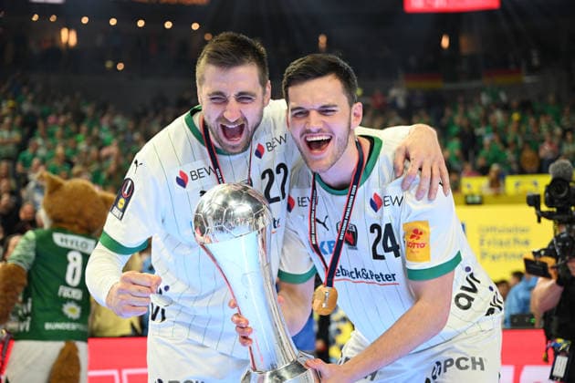 GER, Lanxess Arena Koeln, HBL, LIDL FINAL4, Men, Final, Fuechse Berlin vs bergischer HC 19 04 2026, Lanxess Arena , Koeln , GER, Lanxess Arena Koeln, HBL, LIDL FINAL4, Men, Final, Fuechse Berlin vs bergischer HC, in the picture the Fuechse Berlin are German Cup winners 2026 and stand on the podium and cheer the title with the cup in front of the spectators nordphotoxGmbHx xMeuter nph00351