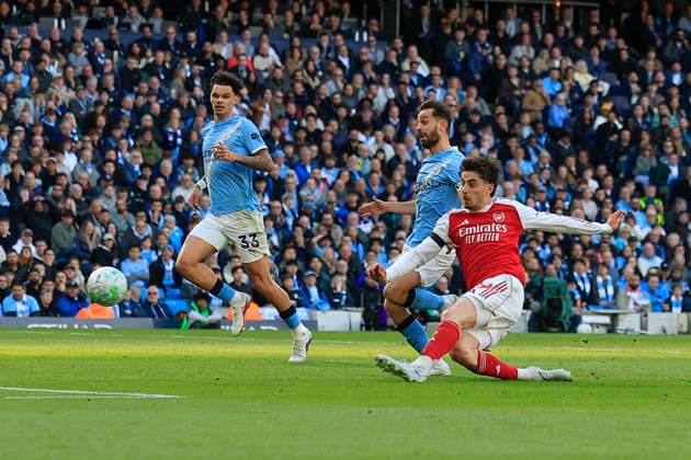 Manchester City v Arsenal, Premier League Kai Havertz (29) of Arsenal has a shot on goal during the Premier League match between Manchester City and Arsenal at the Etihad Stadium, Manchester, UK on 19 April 2026. Manchester Etihad Stadium Manchester UK Editorial use only DataCo restrictions apply See www.football-dataco.com , Copyright: xConorxMolloyx PSI-24102-0054