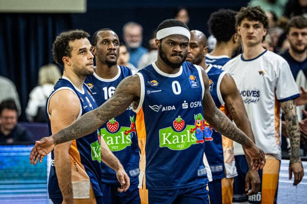 Rostock, Germany 19 April 2026 1 BBL 2025 2026 Sp 30 Rostock Seawolves vs ratiopharm ulm Pictured front TJ Crockett Jr Rostock Seawolves unhappy on the pitch Copyright: xFotostandx xVoelkerx