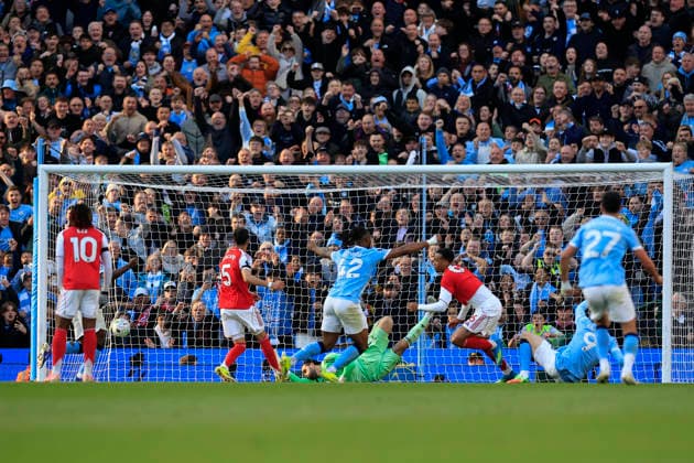 Manchester City v Arsenal, Premier League GOAL. Erling Haaland (9) of Manchester City scores to make it 2-1 during the Premier League match between Manchester City and Arsenal at the Etihad Stadium, Manchester, UK on 19 April 2026. Manchester Etihad Stadium Manchester UK Editorial use only DataCo restrictions apply See www.football-dataco.com , Copyright: xConorxMolloyx PSI-24102-0057