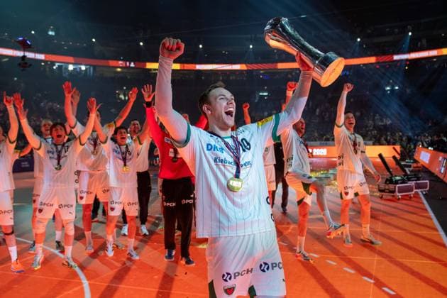FUechse Berlin celebrate the DHB Pokal 2026, Mathias Gidsel, back room, Fuechse Berlin 19 , Bergischer HC Fuechse Berlin, DHB Pokal Maenner, Herren, 6 Spieltag, Finale, Daikin HBL, Lidl Final 4, 19 04 2026 Köln NRW Germany Copyright: xkolbert-press MartinxWdziecznyx