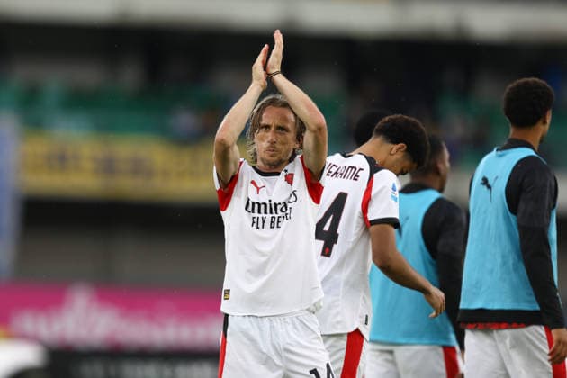 April 19, 2026, Verona, Veneto, Italy: LUKA MODRIC of AC MILAN celebrates winning 1:0 Matchday 33 of 38 of the Serie A 2025 26 between HELLAS VERONA and AC MILAN at the Bentegodi Stadium in Verona, Italy. AC MILAN won 1:0. Verona Italy - ZUMAc179 20260419_zep_c179_017 Copyright: xMickaelxChavetx