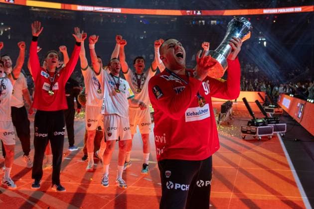 FUechse Berlin celebrate the DHB Pokal 2026, Dejan Milosavljev, Goalkeeper, Fuechse Berlin 96 , Bergischer HC Fuechse Berlin, DHB Pokal Maenner, Herren, 6 Spieltag, Finale, Daikin HBL, Lidl Final 4, 19 04 2026 Köln NRW Germany Copyright: xkolbert-press MartinxWdziecznyx