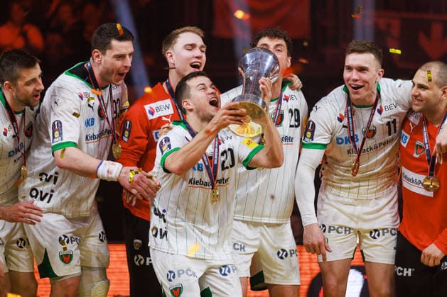Tim FREIHOEFER Fuechse Berlin, 20 with the cup GER, Fuechse Berlin vs Bergischer HC, Handball, DHB Pokal, LIDL Final4, Final, Season 2025 2026, 19 04 2026, GER, Fuechse Berlin vs Bergischer HC, Handball, DHB Pokal, LIDL Final4, Final, Season 2025 2026, 19 04 2026, Cologne Copyright: xEibnerxPressefoto OliverxSchmidtx EP_OST