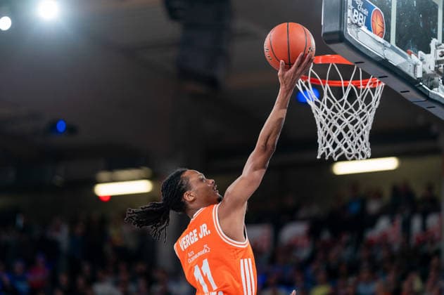 Alonzo Verge Jr RASTA Vechta, 11 on lay-up, GER, Veolia Towers Hamburg vs RASTA Vechta, Basketball, Bundesliga, Matchday 30, Season 2025 2026, 19 04 2026 GER, Veolia Towers Hamburg vs RASTA Vechta, Basketball, Bundesliga, Matchday 30, Season 2025 2026, 19 04 2026 Hamburg Copyright: xEibner-Pressefoto MaxxVincenx EP_MVN