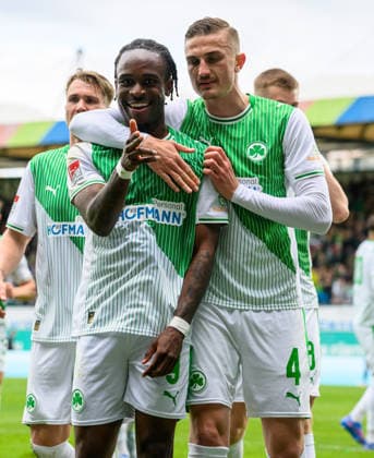 19 04 2026 Soccer Season 2025 2026 2 Soccer Bundesliga 30 Matchday SpVgg Greuther Fürth Kleeblatt SV Darmstadt 98 Lilien Sportfoto Zink xwoxzix DFL regulations prohibit any use of photographs as image sequences and or quasi video only for editorial use Torjubel Jubel Freude nach Treffer Tor Torschuß zum 1 0 durch Noel Futkeu 9, SpVgg Greuther Fürth Noel Futkeu 9, SpVgg Greuther Fürth Philipp Ziereis 4, SpVgg Greuther Fürth