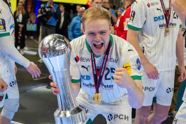 FUechse Berlin celebrate the DHB Pokal 2026,Matthes Langhoff, left wing back, Fuechse Berlin 25 , Bergischer HC Fuechse Berlin, DHB Pokal Maenner, Herren, 6 Spieltag, Finale, Daikin HBL, Lidl Final 4, 19 04 2026 Köln NRW Germany Copyright: xkolbert-press MartinxWdziecznyx