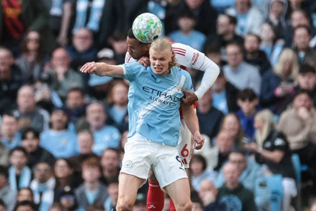 Premier League: Manchester City v Arsenal Erling Haaland of Manchester City and Gabriel of Arsenal battle for the ball during the Premier League match Manchester City vs Arsenal at Etihad Stadium, Manchester, United Kingdom on 19 April 2026 (Photo by Mark Cosgrove News Images) Manchester Etihad Stadium Greater Manchester United, ManU Kingdom Copyright: xMarkxCosgrove NewsxImagesx