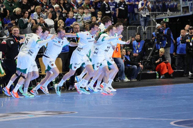 GER, Lanxess Arena Koeln, HBL, LIDL FINAL4, Men, Final, Fuechse Berlin vs bergischer HC 19 04 2026, Lanxess Arena , Koeln , GER, Lanxess Arena Koeln, HBL, LIDL FINAL4, Men, Final, Fuechse Berlin vs bergischer HC, in the picture shortly before the end of the game the Berliners wait to cheer nordphotoxGmbHx xMeuter nph00351