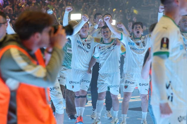 GER, Lanxess Arena Koeln, HBL, LIDL FINAL4, Men, Final, Fuechse Berlin vs bergischer HC 19 04 2026, Lanxess Arena , Koeln , GER, Lanxess Arena Koeln, HBL, LIDL FINAL4, Men, Final, Fuechse Berlin vs bergischer HC, in the picture Berlin is cup winner and celebrates the title Lasse Andersson Fuechse Berlin 11 , Leo Prantner Fuechse Berlin 6 , Aitor Arino Fuechse Berlin 14 , Tobias Grondahl Fuechse Berlin 15 , nordphotoxGmbHx xMeuter nph00351