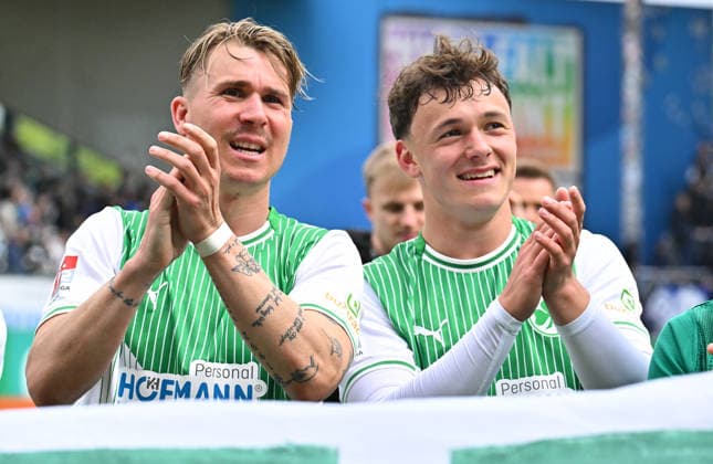 19 04 2026 Soccer Season 2025 2026 2 Soccer Bundesliga 30 Matchday SpVgg Greuther Fürth Kleeblatt SV Darmstadt 98 Lilien Sportfoto Zink MeZi xmexzix DFL regulations prohibit any use of photographs as image sequences and or quasi video only for editorial use Felix Klaus 30, SpVgg Greuther Fürth Lukas Reich 2, SpVgg Greuther Fürth, right Cheering joy after the end of the match