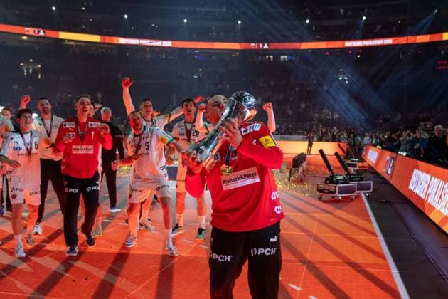 FUechse Berlin celebrate the DHB Pokal 2026, Dejan Milosavljev, Goalkeeper, Fuechse Berlin 96 , Bergischer HC Fuechse Berlin, DHB Pokal Maenner, Herren, 6 Spieltag, Finale, Daikin HBL, Lidl Final 4, 19 04 2026 Köln NRW Germany Copyright: xkolbert-press MartinxWdziecznyx