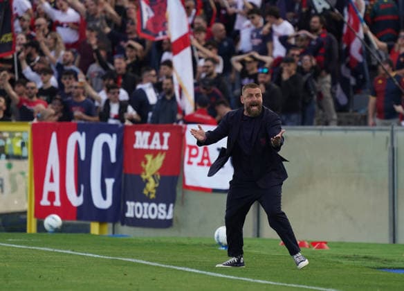 Genoa s coach Daniele De Rossi ....During the Serie A soccer match between Pisa and Genoa at the Cetilar Arena Romeo Anconetani Stadium in Pisa; Center West Italy; Sunday April 19 2026 ; Soccer  Copyright: xAlessandroxLaxRoccax xLaPressex