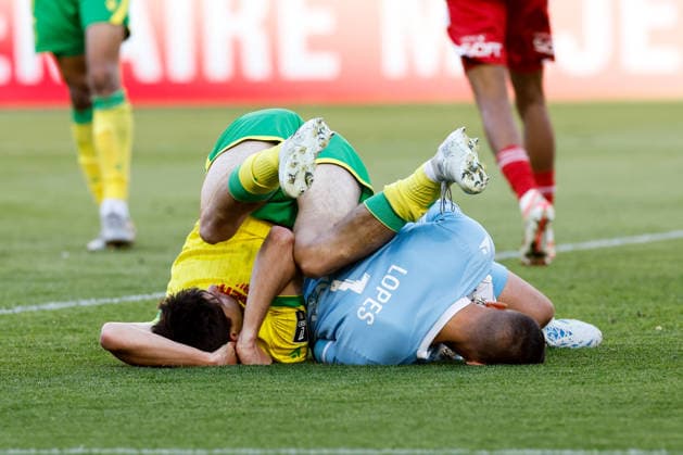 FC Nantes v Stade Brestois 29 - Ligue 1 McDonald s 2025 2026 66 Louis LEROUX (fcn) - 01 Anthony LOPES (fcn) during the Ligue 1 McDonald s match between Nantes and Brest at Stade de la Beaujoire on April 19, 2026 in Nantes, France. Nantes France  Copyright: xFEPx 776348358